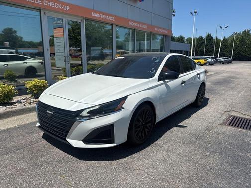 Pearl White Tricoat 2023 Nissan Altima 2.5 SV