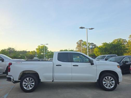 Summit White 2024 Chevrolet Silverado 1500 Custom