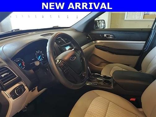 Photo 2 of 2 of 2018 Ford Explorer Base