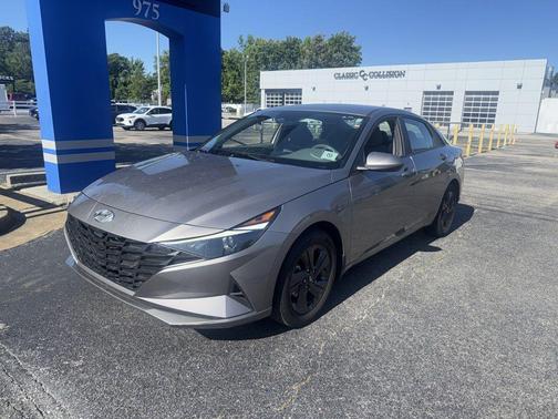 Fluid Metal 2023 Hyundai ELANTRA SEL