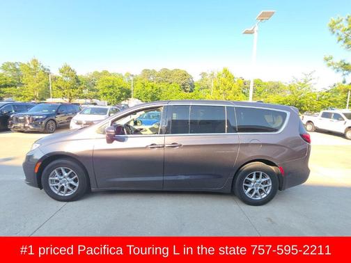 Granite Crystal Metallic Clearcoat 2023 Chrysler Pacifica Touring L