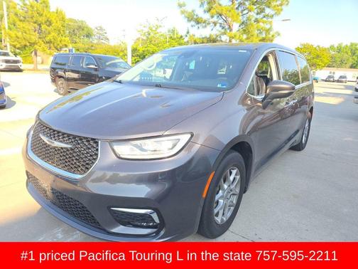 Granite Crystal Metallic Clearcoat 2023 Chrysler Pacifica Touring L