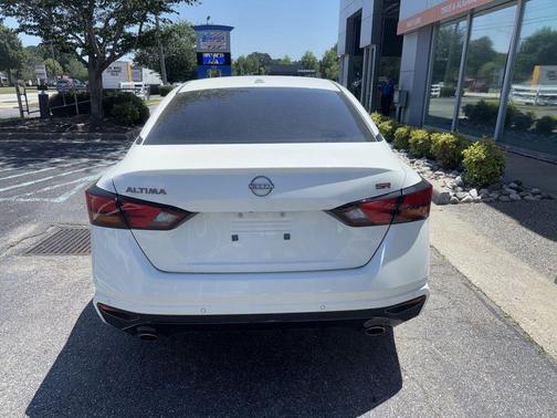Pearl White Tricoat 2024 Nissan Altima SR FWD