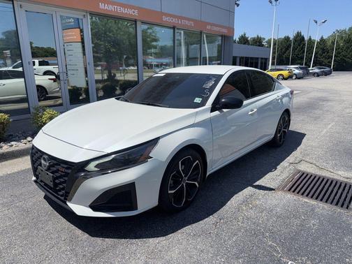 Pearl White Tricoat 2024 Nissan Altima SR FWD