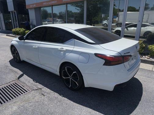 Pearl White Tricoat 2024 Nissan Altima SR FWD
