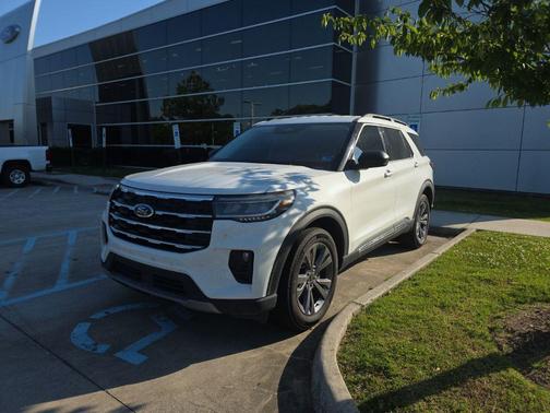 White Metallic 2025 Ford Explorer Active