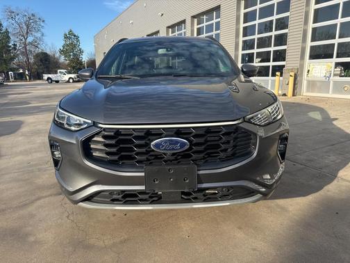 2023 Ford Escape ST-Line Elite