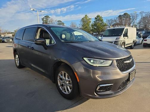 Granite Crystal Metallic Clearcoat 2023 Chrysler Pacifica Touring L