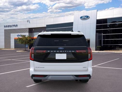 Star White Metallic Tri-Coat 2025 Ford Expedition Max Platinum