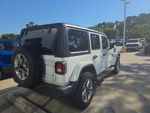 Bright White Clearcoat 2018 Jeep Wrangler Unlimited Sahara