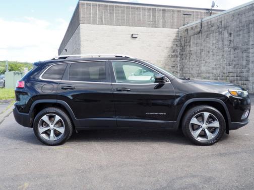 Photo 3 of 29 of 2019 Jeep Cherokee Limited