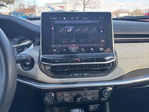 2023 Jeep Compass LATITUDE