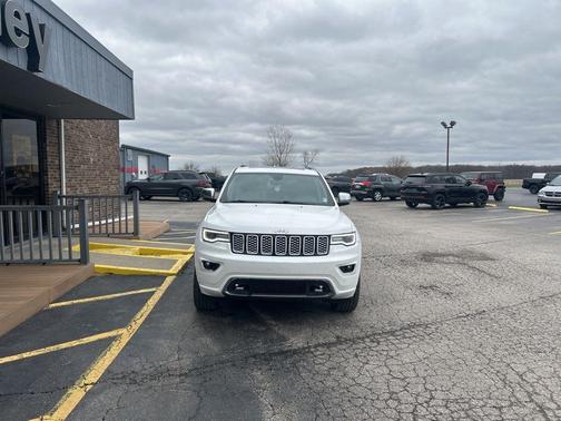 Ivory 2019 Jeep Grand Cherokee Overland