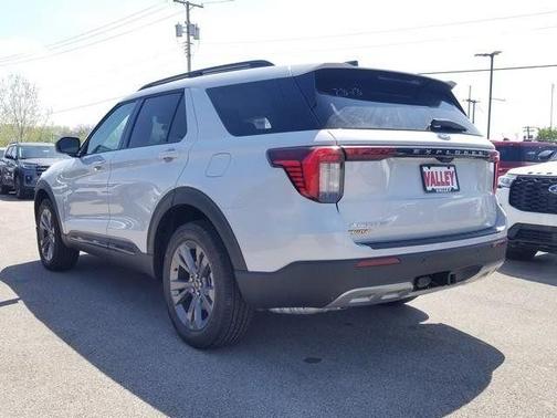 Space White Metallic 2026 Ford Explorer Active