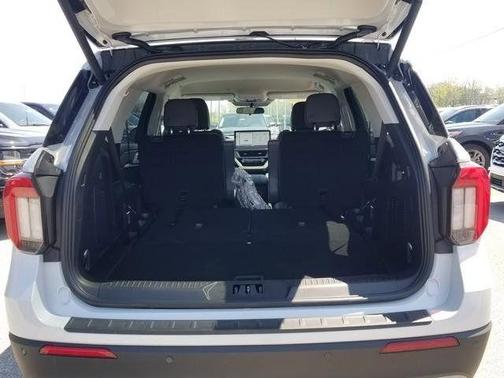 Space White Metallic 2026 Ford Explorer Active