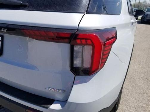 Space White Metallic 2026 Ford Explorer Active