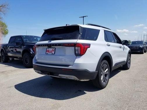 Space White Metallic 2026 Ford Explorer Active