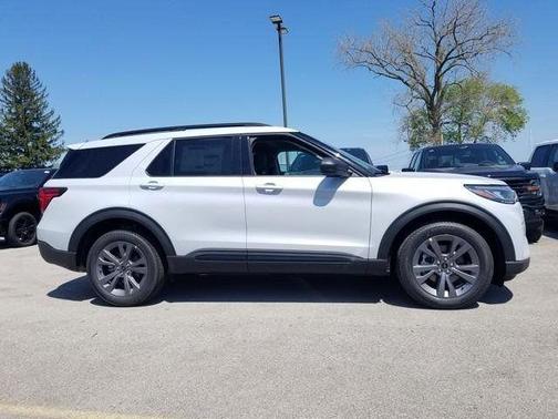 Space White Metallic 2026 Ford Explorer Active