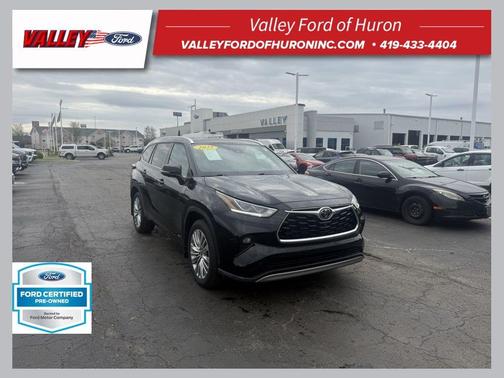 Midnight Black Metallic 2025 Toyota Highlander Hybrid Platinum