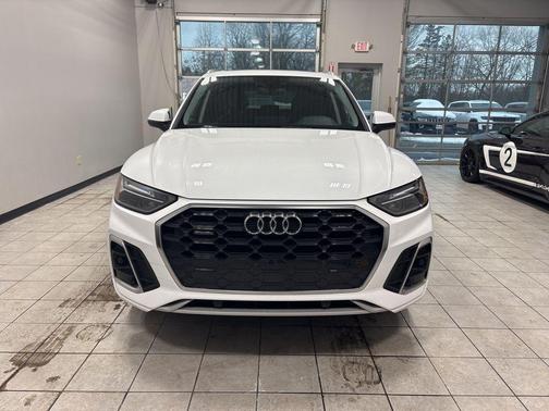 Ibis White 2023 Audi Q5 45 S line quattro Premium