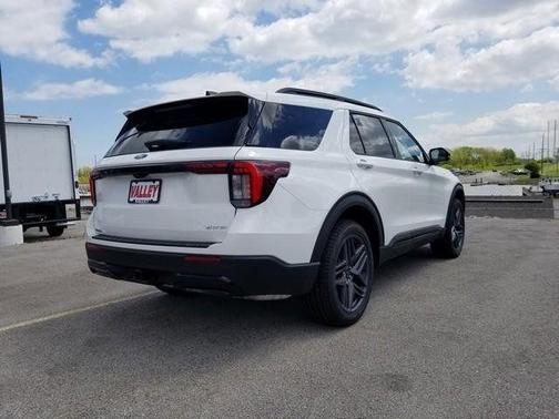 Star White 2026 Ford Explorer ST-Line