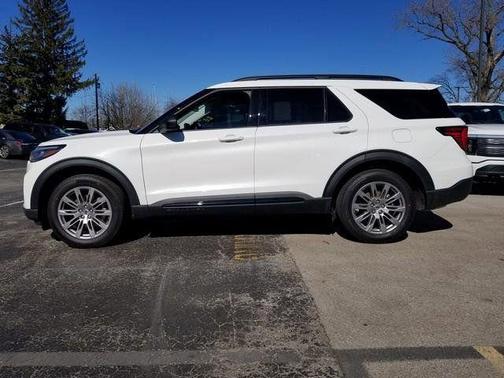 Star White 2026 Ford Explorer Active