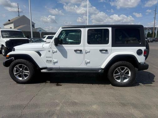 Bright White Clearcoat 2021 Jeep Wrangler Unlimited Sahara