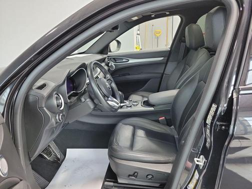 Vulcano Black Metallic 2024 Alfa Romeo Stelvio Ti