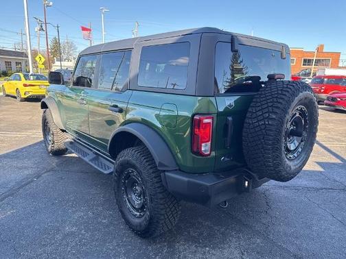 ERUPTION GREEN METALLIC 2024 Ford Bronco BIG BEND