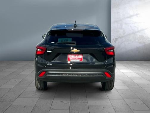 Mosaic Black Metallic 2026 Chevrolet Trax LS