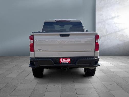 White Sands 2026 Chevrolet Silverado 1500 Custom Trail Boss