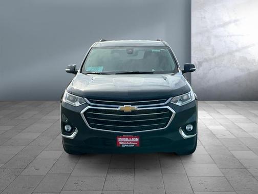 Graphite Metallic 2021 Chevrolet Traverse LT Cloth