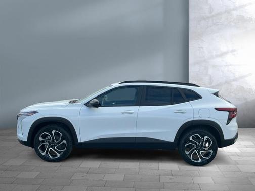 Summit White 2026 Chevrolet Trax FWD 2RS