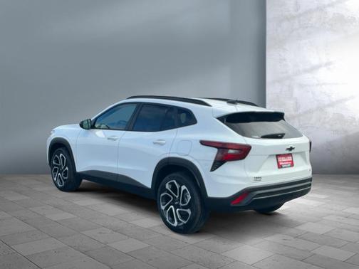 Summit White 2026 Chevrolet Trax FWD 2RS