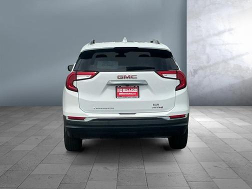Summit White 2022 GMC Terrain AWD AT4