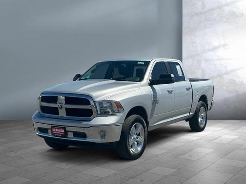 Bright Silver Metallic Clearcoat 2017 RAM 1500 SLT