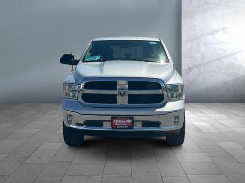 Bright Silver Metallic Clearcoat 2017 RAM 1500 SLT