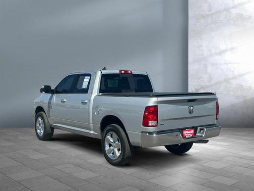 Bright Silver Metallic Clearcoat 2017 RAM 1500 SLT
