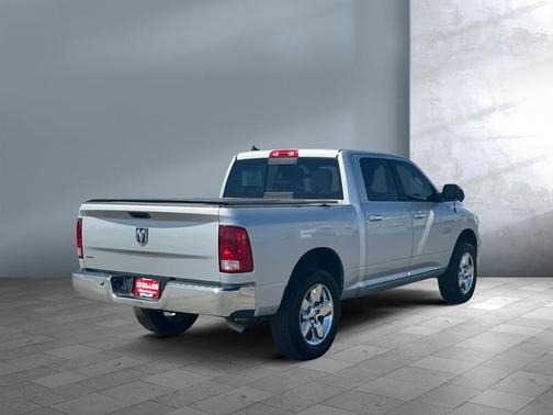 Bright Silver Metallic Clearcoat 2017 RAM 1500 SLT