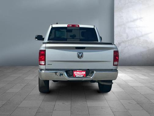 Bright Silver Metallic Clearcoat 2017 RAM 1500 SLT