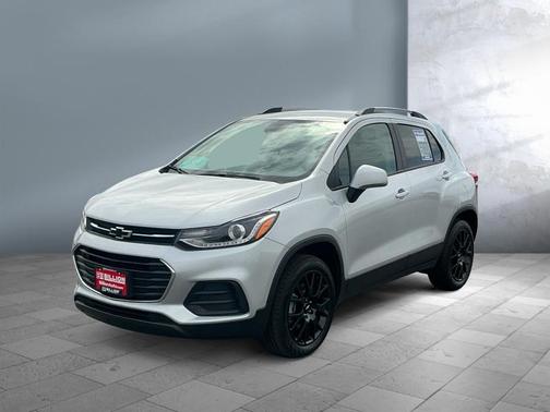 Silver Ice Metallic 2022 Chevrolet Trax LT