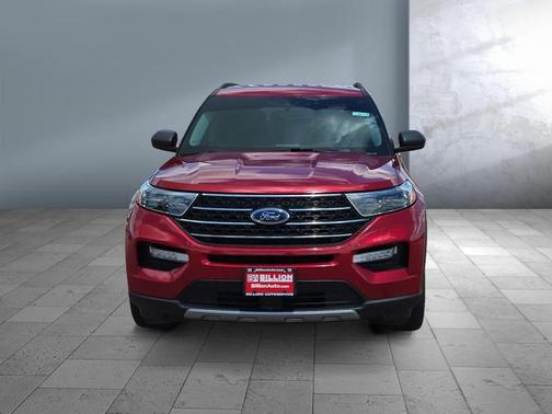 Rapid Red Metallic Tinted Clearcoat 2024 Ford Explorer XLT