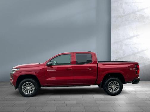 Radiant Red Tintcoat 2026 Chevrolet Colorado LT