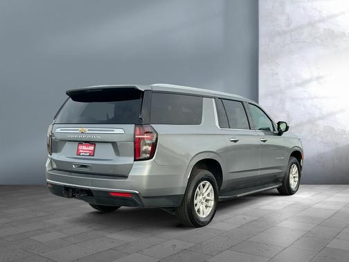 2023 Chevrolet Suburban LT