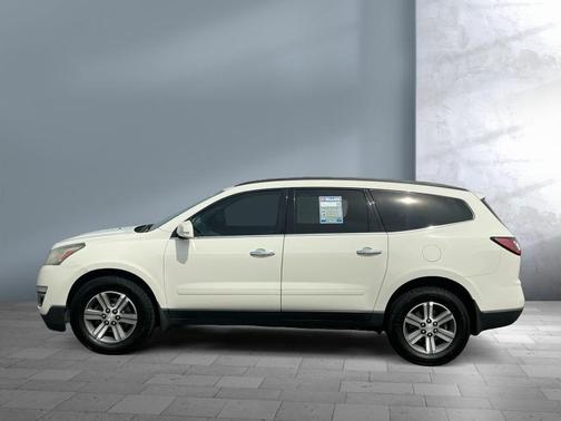 White 2015 Chevrolet Traverse 2LT
