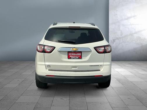 White 2015 Chevrolet Traverse 2LT