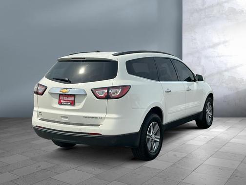 White 2015 Chevrolet Traverse 2LT