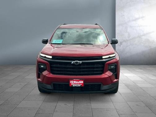 Radiant Red Tintcoat 2026 Chevrolet Traverse LT