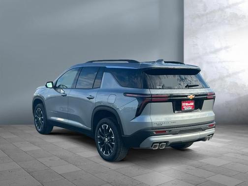 Sterling Gray Metallic 2026 Chevrolet Traverse LT