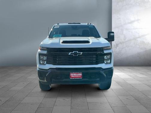 Summit White 2026 Chevrolet Silverado 2500 Custom